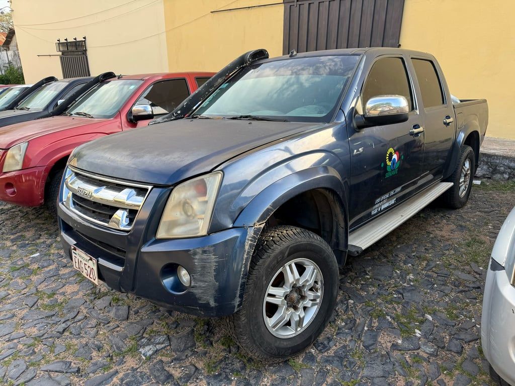 Camioneta Isuzu en Asunción